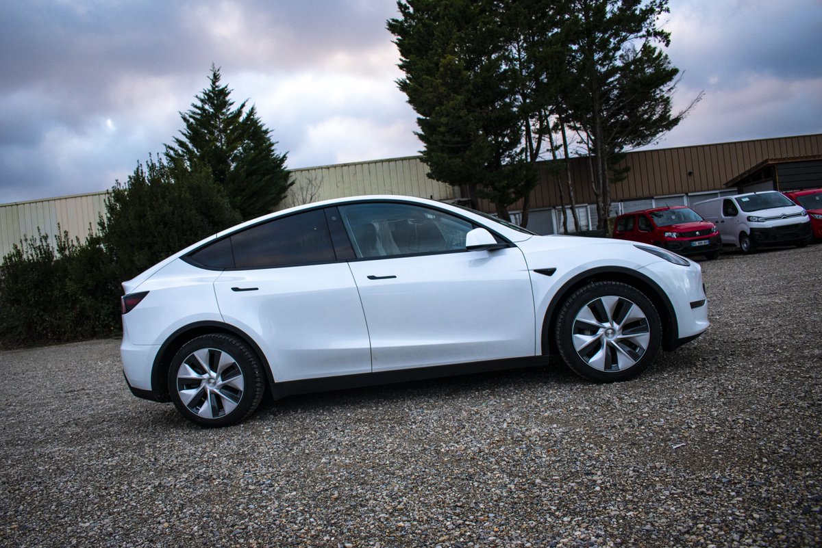 Lanéry by Gruau a équipé une Tesla Model Y pour médecin correspondant du SAMU 03. Ce véhicule est dédié aux interventions en zone isolées.
#GroupeGruau #Lanéry #teslamodely #samu03