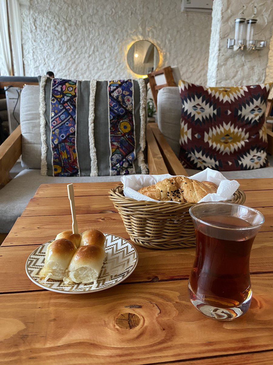 A1993YY's tweet photo. شاي وأكثر | T&amp;MORE

@teaandmore7 

📍 الأمير محمد بن سلمان - قرطبة

▫️ يقدمون الشاي و فطاير متنوعة و مكسرات 👍🏻🤤 يتميز بديكور بوهيمي 😍

 💢 الطلبات

▫️شاي بخار

▫️خلية النحل

▫️كورسان شيدر

▫️ من الساعة 6 صباحاً حتى 2 صباحاً ⏱ https://t.co/4NprwodyWF