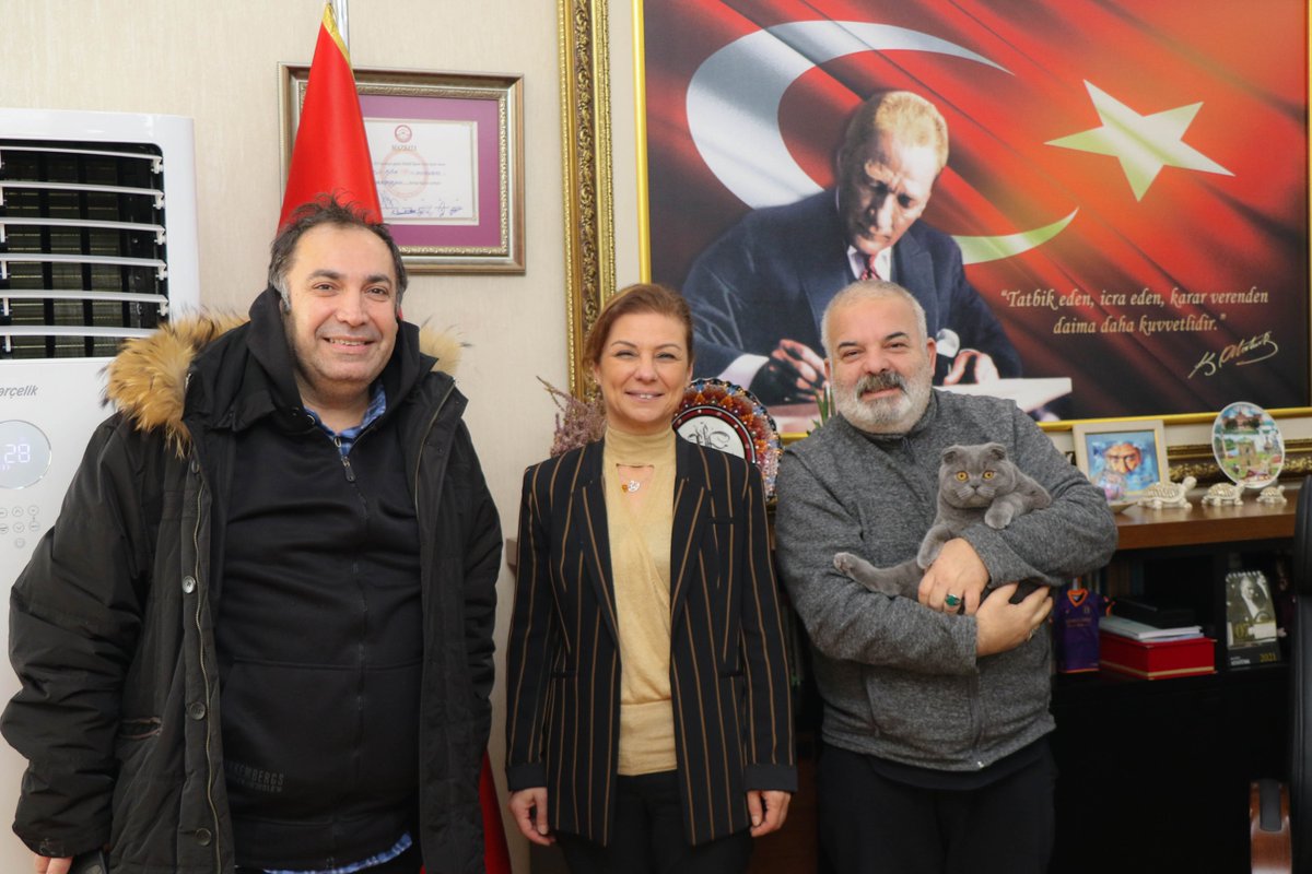 SafranboluBld's tweet photo. #TRT'nin sevilen dizisi #Seksenler'in oyuncularından #DenizOral ve #FarukSofuoğlu ziyaretimize geldiler.
Onlarla, hem hayran kaldıkları #Safranbolu'muzu hem de Şubat ayında gerçekleştirecekleri #tiyatro oyununu konuştuk. Nazik ziyaretlerinden ötürü kendilerine teşekkür ediyoruz. https://t.co/cgkfCxIony