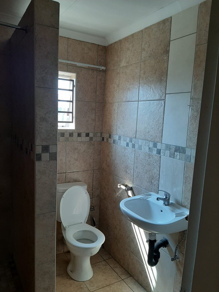 Michel_GroupSA's tweet photo. Start your new year in a new home!!!😁
Michel’s Property is offering you a home to rent in Hursthill, Johannesburg😁, With Free Water, Electricity and Wifi 

Rent – R 4 000.00 P/M
Deposit - R 4 000.00 and can be settled in two months 
Parking Available 
Kids friendly https://t.co/Uf09OwOufB