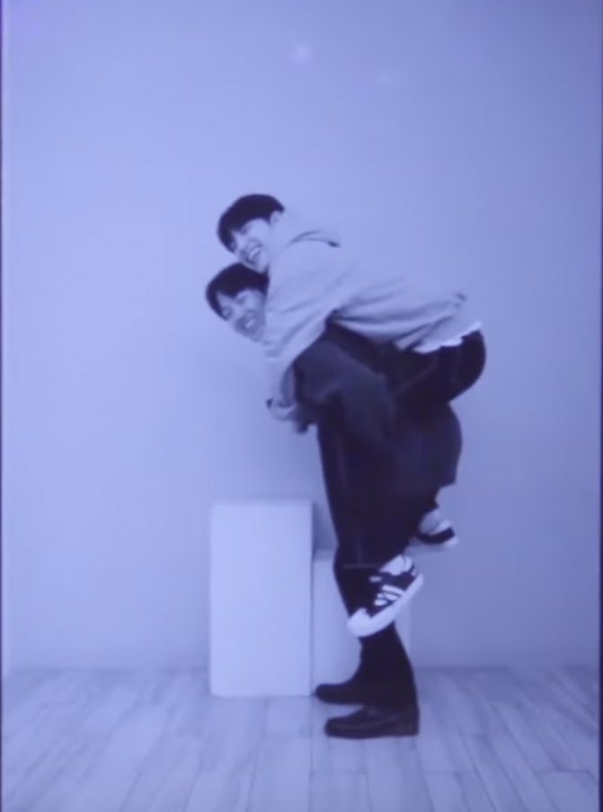 xzydwn's tweet photo. 뭐야?...
진짜 뭐야??.. https://t.co/YNAu2FKdRA