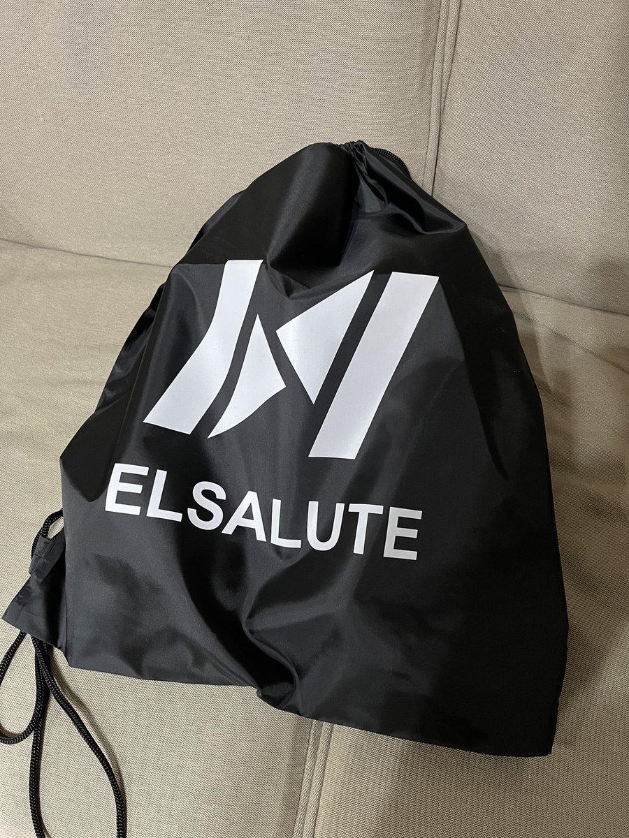 msrs12030506's tweet photo. 来た!
楽しみにしていたBeeQuickのELSALUTEランドリーバック!
29.5cmのシューズ入れてみたけど、全然余裕のサイズで質感もいい感じ。
Tシャツは売り切れて購入出来なかったけど、満足^_^
ELSALUTE1周年おめでとうございます!
#BeeQuick10
#ELSALUTE
#バレーボール
#おだこう
#フルタツ
#けびん https://t.co/1Hyn9dSKt2