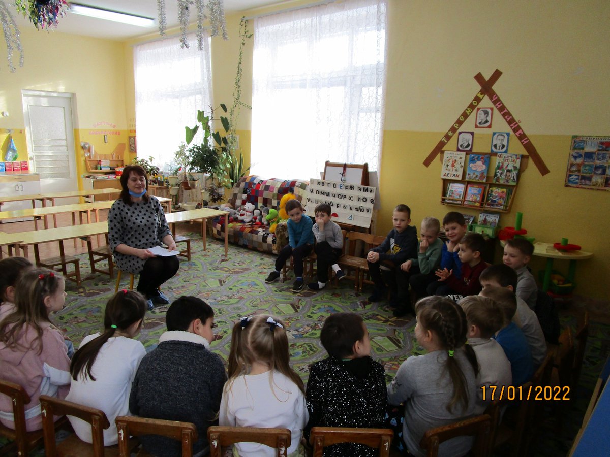 17.01. в рамках комплексно-тематической недели «Этикет» в подготовительной к школе группе состоялась встреча с соц. работником ГКУСО «КЦСОН ЮЗУ»  Севериненко О.Л. по программе «Я и мои ценности» по теме «Дружба». Ребята расширили знания о таких понятиях как «друг», «дружба».