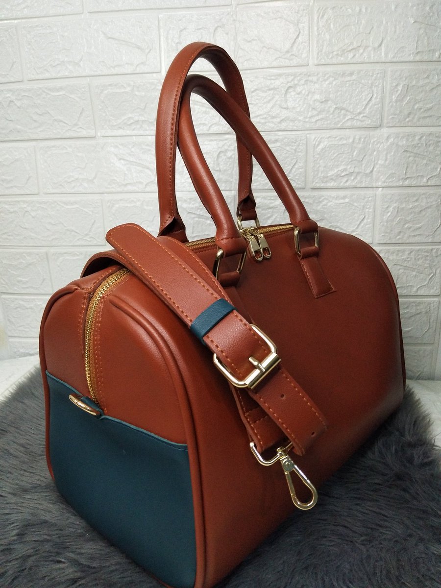 merchwithluv's tweet photo. BTS V Mute Boston Bag Inspired 👜
Get yours now for only 1,299 php + lsf

✔ 100% Handmade
✔ Quality Materials
✔ Synthetic Leather
✔ with freebies

To order:
https://t.co/e51imftz5n https://t.co/V2NKOx0RZ9