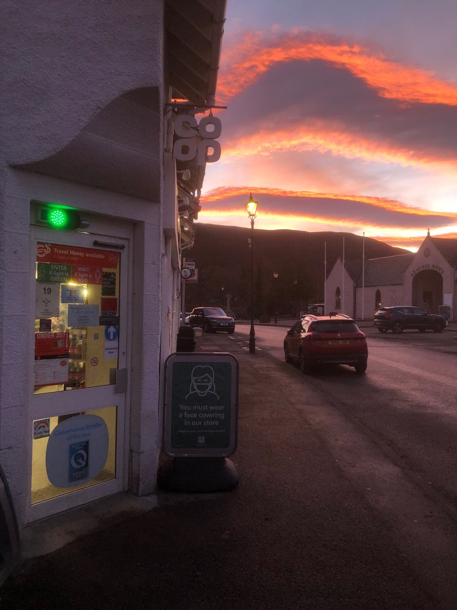 Coopjamie1's tweet photo. What a beautiful morning in Braemar #coop #braemar @metoffice #sunrise @CoopRadio https://t.co/VkUevwjf7H