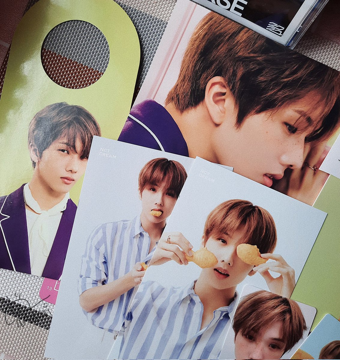 deanscart's tweet photo. ˚ ༘ #deanmails . . ｡˚ ➷
jisung sg22 set is homeee ! thank you so much for hosting this tingi &amp; for being so nice throughout the transaction ^__^ 
— @marklescart #markle_proofs https://t.co/OTiJnFmrbi