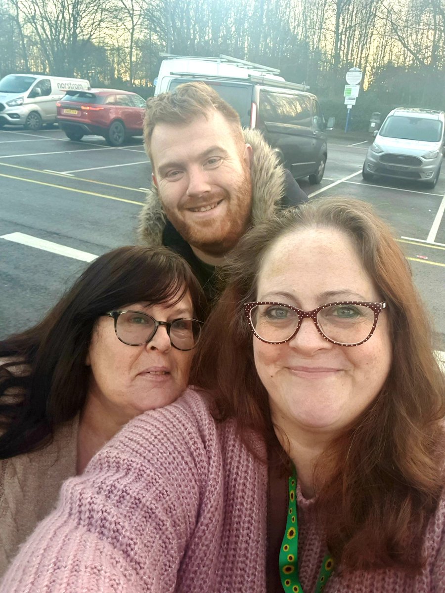 lad_ether's tweet photo. @CRUKSalford we are on our way to meet u all.Looking forward to it!
Me and my Team.
#helpingothers #helpinghands https://t.co/LVjKscx0dF