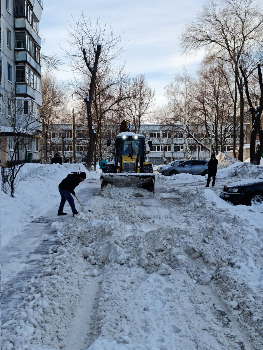 <a href="/Rudakov_i_a/">Рудаков Игорь Александрович</a> <a href="/tsn166/">ТСН Стара Загора 166</a> <a href="/E_Lapushkina/">Елена Лапушкина</a> <a href="/gkh_kir63/">Отдел по ЖКХ и благоустройству</a> По адресу: ул. Стара-Загора, д. 166 продолжается работа по устранению последствий снегопада. Силами подрядной организации <a href="/ukoookompas/">УK "КОМПАС"</a> ведется работа по расчистке внутридворового проезда, парковочных зон, тротуаров и входных групп.