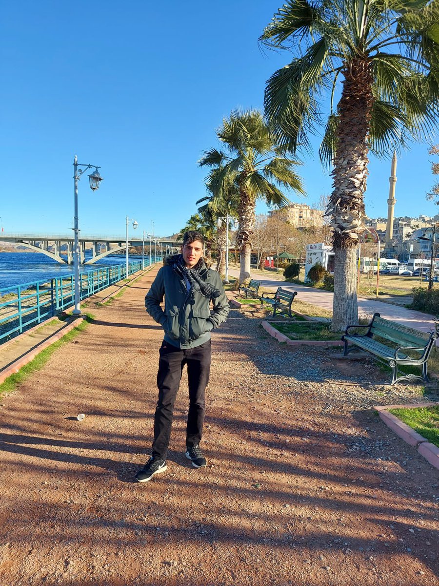 Büyünce ne olacagini hep merak ederdim ,ziyan olacagim hiç aklimin ucundan bile geçmezdi …!