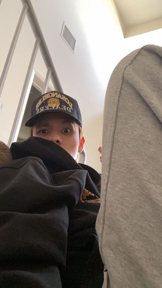 SamuelKimpicss's tweet photo. I don't know what I can write, but you are my sweet baby, you are entering your new age, and it's been my second year since I became a Garnet. I’m glad to know you, my kind-hearted baby, i hope your new age bring you good luck, always be healthy and happy, I LOVE YOU VERY MUCH✨ https://t.co/4LAs6kebcm
