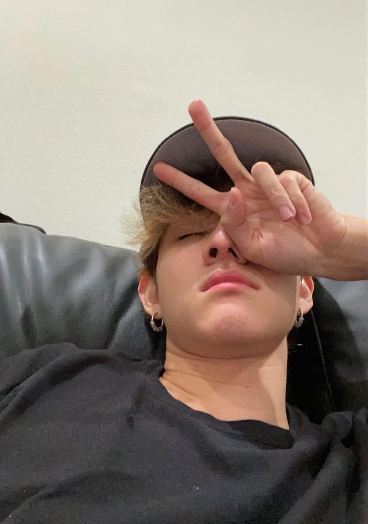 SamuelKimpicss's tweet photo. I don't know what I can write, but you are my sweet baby, you are entering your new age, and it's been my second year since I became a Garnet. I’m glad to know you, my kind-hearted baby, i hope your new age bring you good luck, always be healthy and happy, I LOVE YOU VERY MUCH✨ https://t.co/4LAs6kebcm