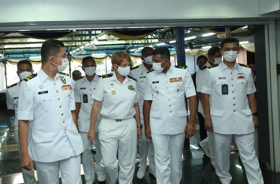 KBMkTL's tweet photo. The Senior rate club of Naval headquarters Kuala Lumpur held an interaction with The Warrant Officer of the Navy @wonaustralia at Kd Sri gombak to strengthened the already close billateral bond between RMN and RAN. https://t.co/RajhfsS1oS