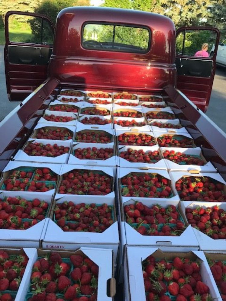 hourjinnie's tweet photo. Seokjin dropping strawberries off at everyone’s houses https://t.co/OKogHoJYL9