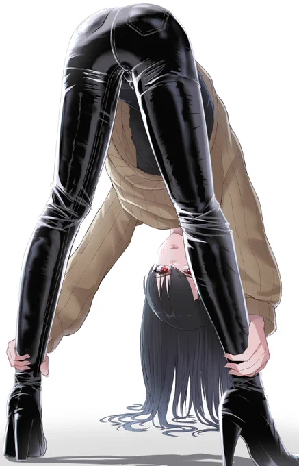 エナメルパンツ履いた黒髪ロング美少年です。 
