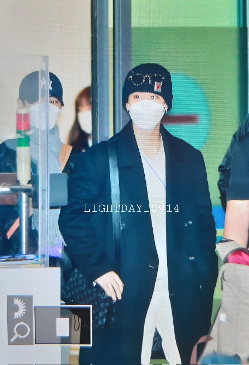 LIGHTDAY_0914's tweet photo. 220117 입국 

#StrayKids #스트레이키즈 #한지성 #HAN https://t.co/TL3ucne2Ea