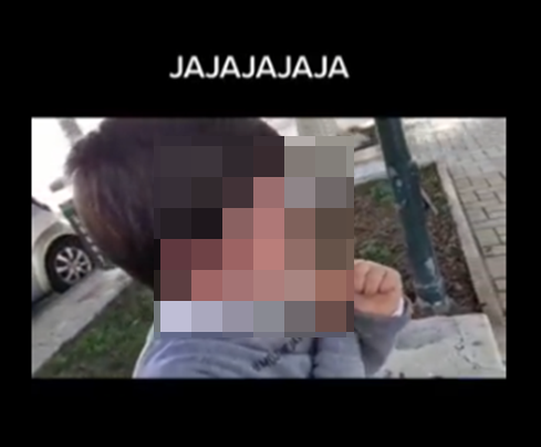 Luis_Endera's tweet photo. Sin acritud. No compartáis el vídeo del niño que llora tras la vacuna. Hace risa, sí, pero se va a convertir en un meme. Imaginad en el colegio, en su barrio... las consecuencias a largo plazo. Tampoco entiendo que la madre lo compartiera, nosotros podemos evitar que vaya a más. https://t.co/obEUgMmG2a