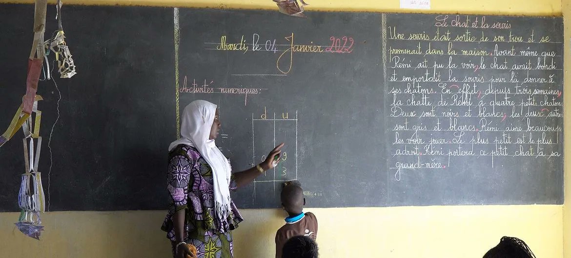 AMindaoudou's tweet photo. Faire reverdir le #Sahel tout en améliorant les conditions de vie des populations et les chances de réussite scolaire des enfants, à commencer par les filles, est l’une des facettes de l’ambitieux projet panafricain de la Grande Muraille Verte. 

https://t.co/WaVu8zZZaE https://t.co/QMCDVEIX4Z