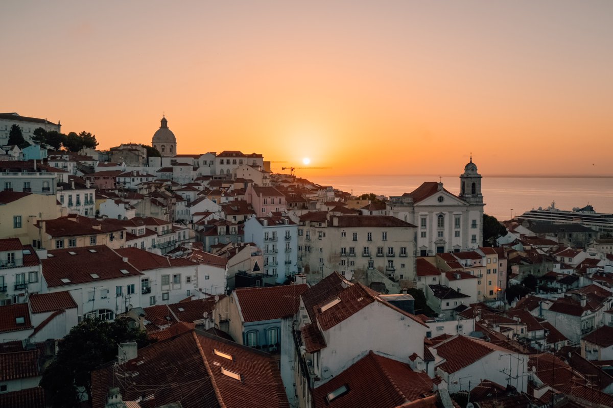 Nikon_SA's tweet photo. Whatโs more magical about sunsets is being able to photograph them! Such a predictable act of nature but mesmerizing!
Capture the magic of the sunset with a Nikon Z fc, designed in the spirit of classic Nikon cameras.
#NikonSA #Photography #Zcreators #Zdifferently https://t.co/rfJkS3ZcgS