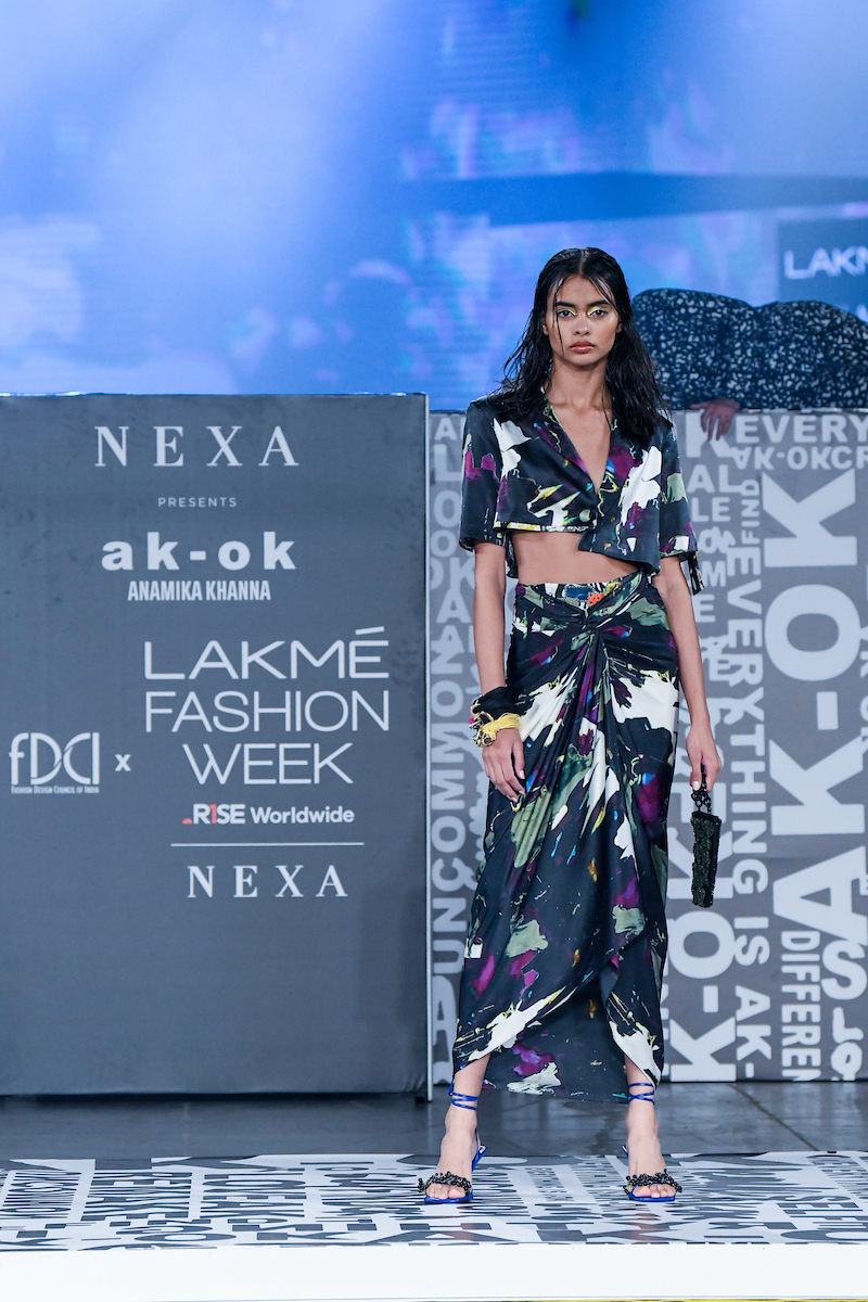 LakmeFashionWk's tweet photo. Effortlessly elegant &amp; versatile, co-ord sets that made an impact at FDCI x Lakmé Fashion Week 
@ILoveLakme @NexaExperience @fdciofficial @R1SEWorldwide 
@Logitech @PankajandNidhi @mxsworld @ShrutiSancheti1 AKOK by @KhannaAnamika 
#FDCIxLFW https://t.co/vLHhRScTtZ