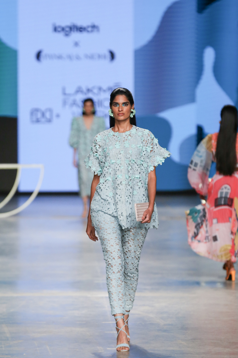 LakmeFashionWk's tweet photo. Effortlessly elegant &amp; versatile, co-ord sets that made an impact at FDCI x Lakmé Fashion Week 
@ILoveLakme @NexaExperience @fdciofficial @R1SEWorldwide 
@Logitech @PankajandNidhi @mxsworld @ShrutiSancheti1 AKOK by @KhannaAnamika 
#FDCIxLFW https://t.co/vLHhRScTtZ