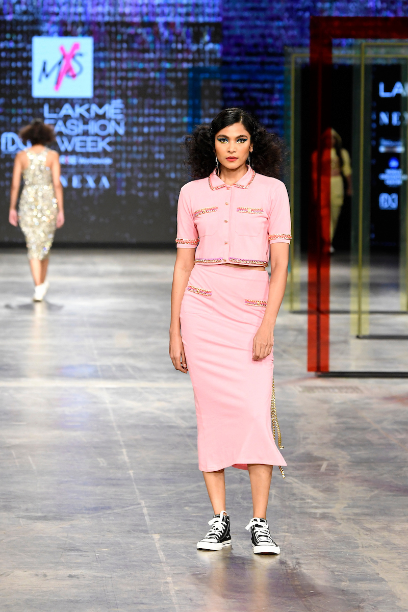 LakmeFashionWk's tweet photo. Effortlessly elegant &amp; versatile, co-ord sets that made an impact at FDCI x Lakmé Fashion Week 
@ILoveLakme @NexaExperience @fdciofficial @R1SEWorldwide 
@Logitech @PankajandNidhi @mxsworld @ShrutiSancheti1 AKOK by @KhannaAnamika 
#FDCIxLFW https://t.co/vLHhRScTtZ