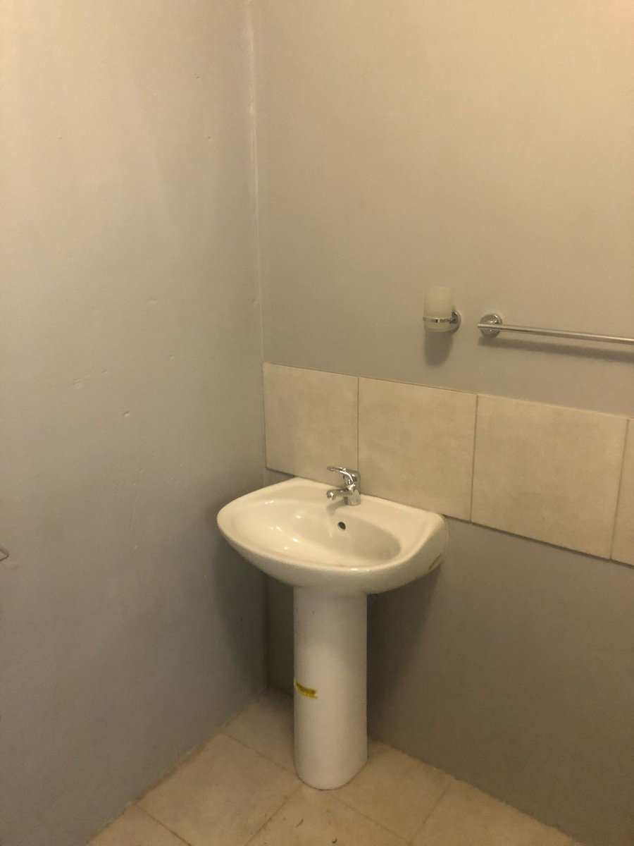 Michel_GroupSA's tweet photo. Start your new year in a new home!!!😁
Michel’s Property is offering you a room to rent in Hursthill, Johannesburg😁, With Free Water and Electricity
 
Rent – R 1 900.00 P/M
Deposit - R 500.00
Parking Available 
Secure and Safe 

Please contact 079 527 1071 to secure your viewing https://t.co/zlWjoadcnr