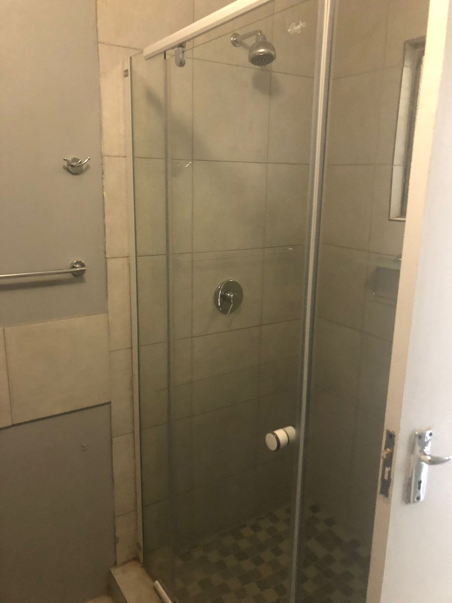 Michel_GroupSA's tweet photo. Start your new year in a new home!!!😁
Michel’s Property is offering you a room to rent in Hursthill, Johannesburg😁, With Free Water and Electricity
 
Rent – R 1 900.00 P/M
Deposit - R 500.00
Parking Available 
Secure and Safe 

Please contact 079 527 1071 to secure your viewing https://t.co/zlWjoadcnr