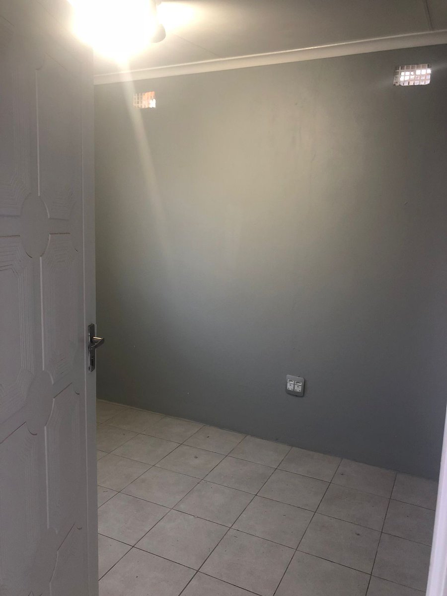 Michel_GroupSA's tweet photo. Start your new year in a new home!!!😁
Michel’s Property is offering you a room to rent in Hursthill, Johannesburg😁, With Free Water and Electricity
 
Rent – R 1 900.00 P/M
Deposit - R 500.00
Parking Available 
Secure and Safe 

Please contact 079 527 1071 to secure your viewing https://t.co/zlWjoadcnr