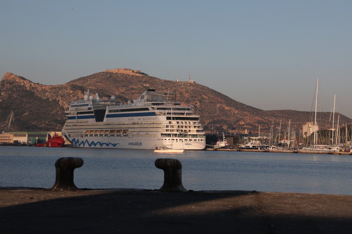 PuertodeCtg's tweet photo. #AidaBlue vuelve q recalar estes mes de #enero en #PuertoDeCartagena con 766 pasajeros y 618 tripulantes.
Rompemos la desestacionalización con cruceros 🚢 los 12 meses del año 🗓
#Cartagena #TurismoSeguro #PortsOfSpain @PuertosEstado https://t.co/hx5iqQ9M9H
