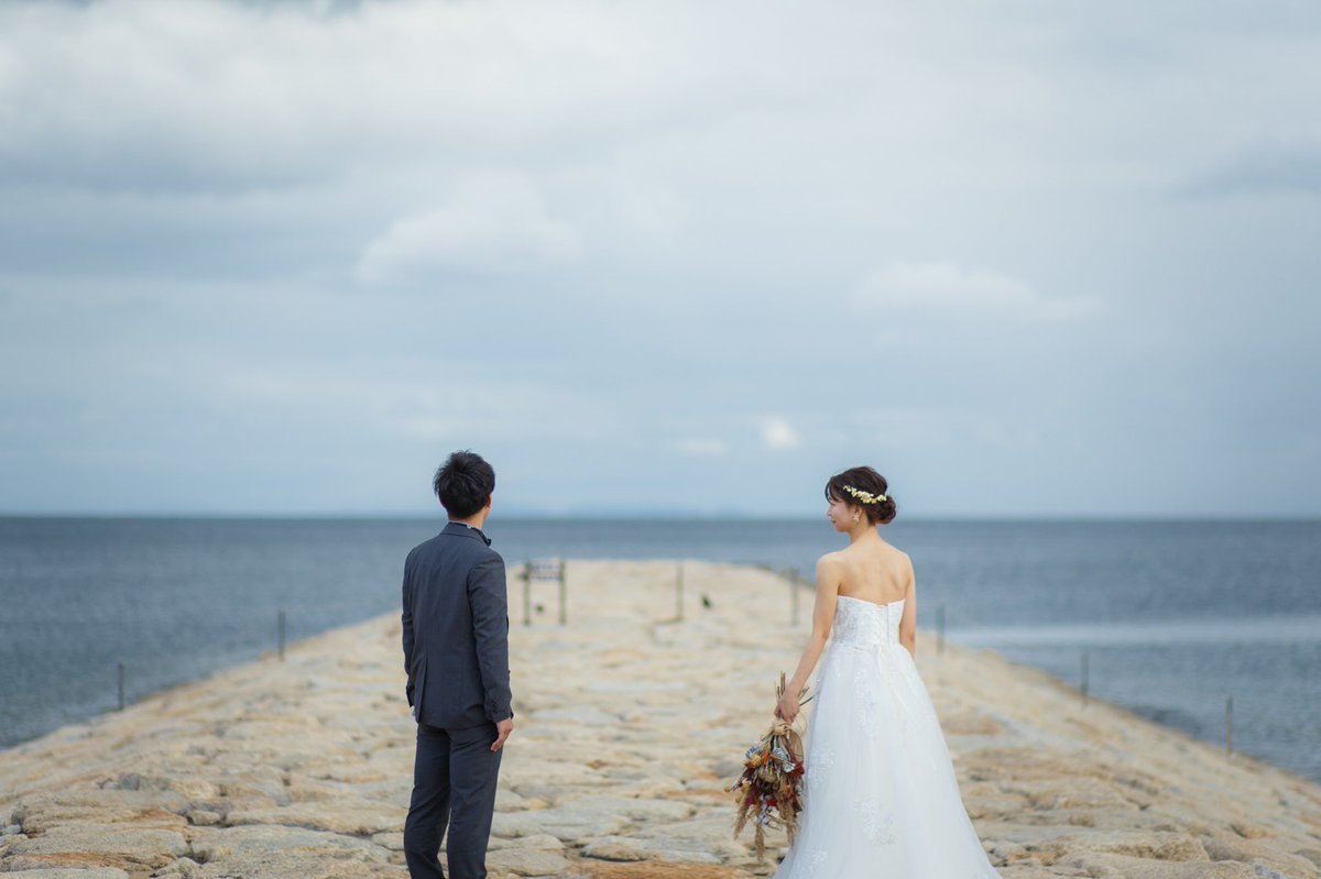 pulse5_wedding's tweet photo. こんばんは！今日もお疲れ様でした！

ついこの前お正月��迎えたと
思ったらもう中旬、、😮
1月は行くと言いますが
本当に早いですね💦

新婦様が新郎様の方を見ているのが
なんだか可愛い1枚です😌♡
https://t.co/ROC1GFxBGW

#大分 #結婚式 #海 #企業公式がお疲れさまを言い合う https://t.co/u0ON5F1Kmy