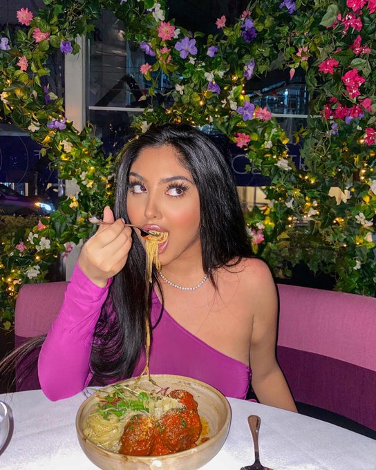 Wassup baby lemme take you out to dinner https://t.co/BEIuIDUnr4