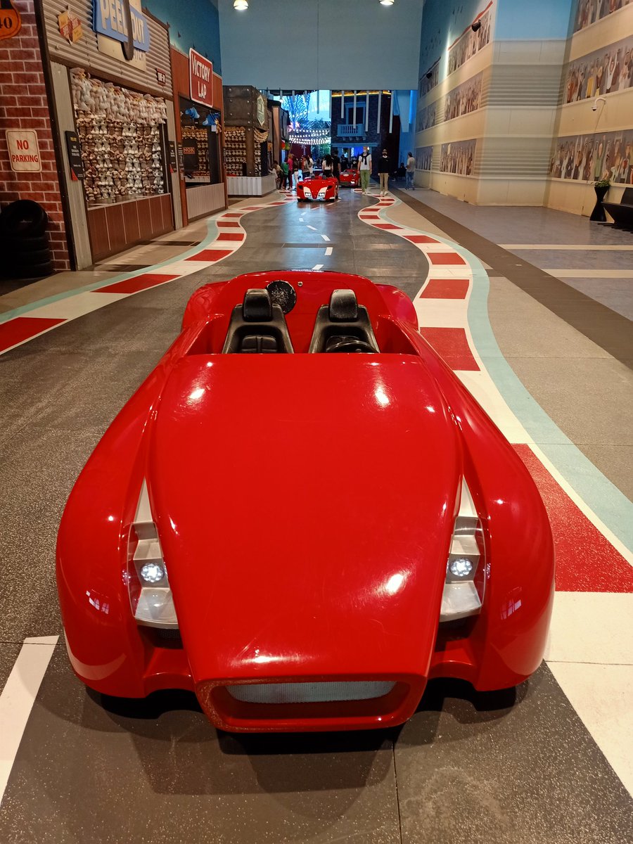 Pretparkhopper's tweet photo. #FerrariWorld Abu Dhabi #themetour https://t.co/eGNrWA28C9