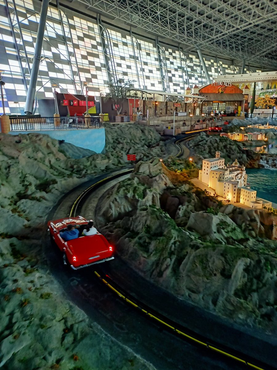 Pretparkhopper's tweet photo. #FerrariWorld #themetour https://t.co/wx0AZ6tE2B
