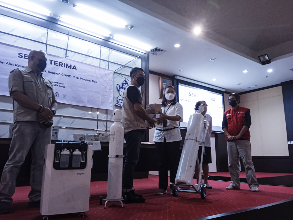 idepfoundation's tweet photo. When COVID-19 cases increased in mid-2021, Bali had experienced medical equipment crisis again. Based on these problems, we are working with @SaveChildren_ID to support health facilities and communities in Bali to face this pandemic.

#WartaIDEP #MedicalEquipment #COVID19 https://t.co/ZsQusN0eZv