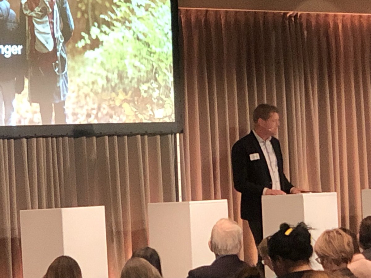 BUP_DK's tweet photo. Søren Brostrøm @SSTbrostrom om til @SSTSundhed konference om 10-årsplan for #psykiatri: 
Vi skal væk fra dualismen (psykiatri &amp; somatik adskilt) og bevæge os mod bio-psyko-social forståelse på tværs af psykiatri og somatik 
#sundpol #dkpol https://t.co/hoPD9rPPTn