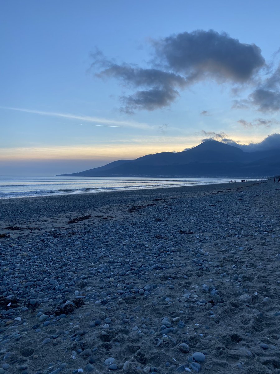 I ask anyone who loves nature to post a self-taken photo. Photo only, no text. The aim is to create calm and balance in the negative atmosphere. Copy the text and place the photo on the timeline.
 Then we can all enjoy it together.