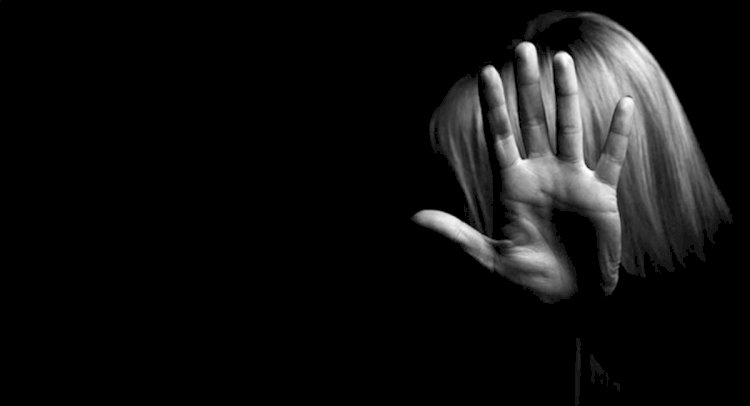 gercekgundem's tweet photo. Kaçak Kur'an kursunda kız çocuğuna istismar: 

'Biz çok sahipsiz kaldık. Kimse sesimizi duymadı. Her kapıyı çaldık. Kaymakamlığa dahi gittik. Yetkililer, ‘aman sakın basın duymasın’ dediler. Sesimizi duyuramadık. Çok yorulduk.'

https://t.co/GaeNzvCkOx https://t.co/2RCQG0PRJM