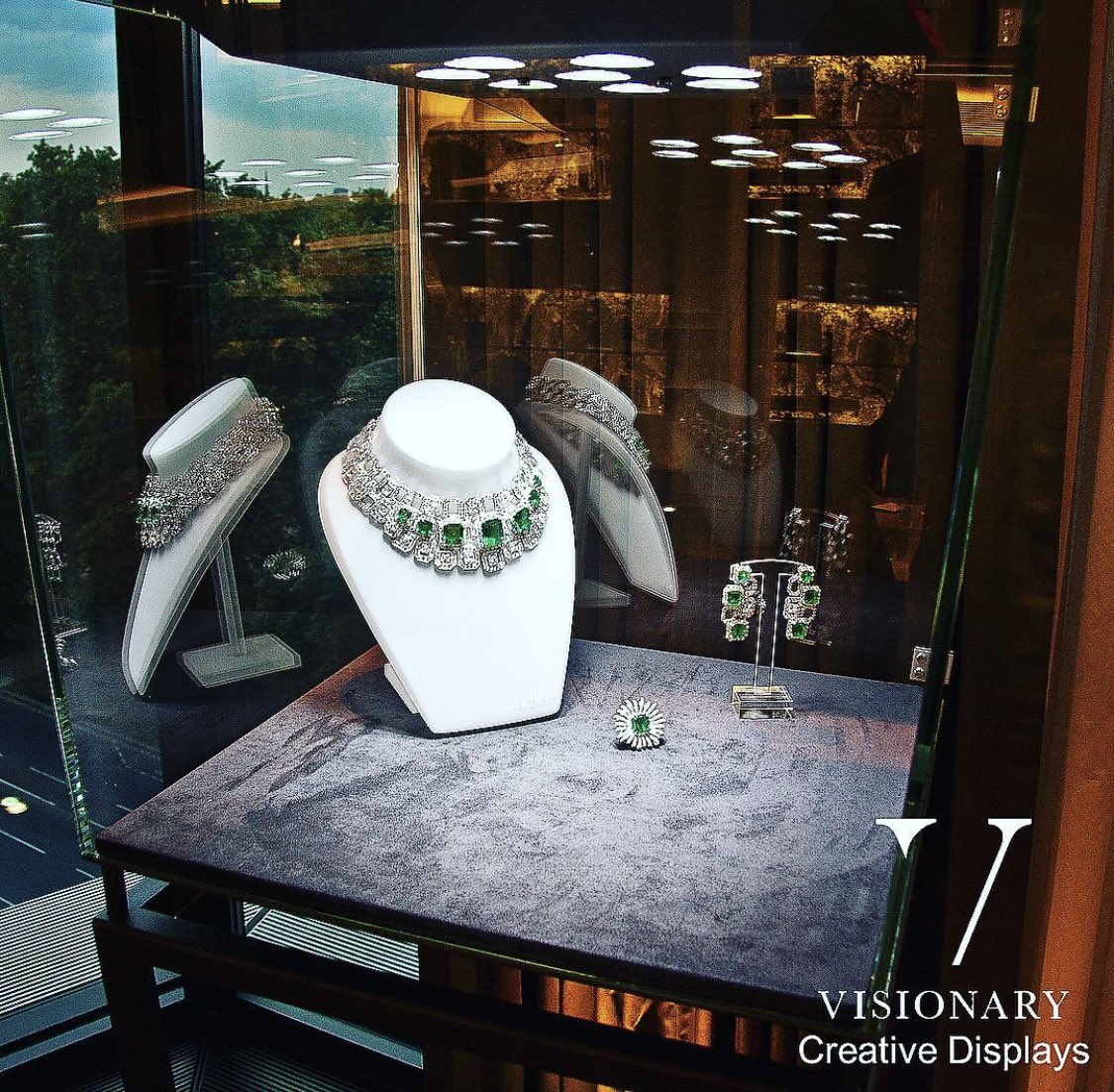 VisonaryDisplay's tweet photo. ✨SHOWCASE HIRE: Visionary Creative Displays will assist you with the organisation, planning and installation needs, for your showcase hire, to help your event run as smoothly as possible. 

🔋 All of our vitrines are now battery powered! 

📨 DM for details 

#cabinet #vitrine https://t.co/7vLRMVojoZ