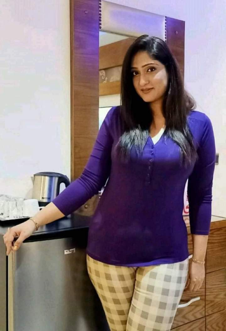 shurbi_soni's tweet photo. किसी को कुछ चाहिए https://t.co/UVCe77uMAA