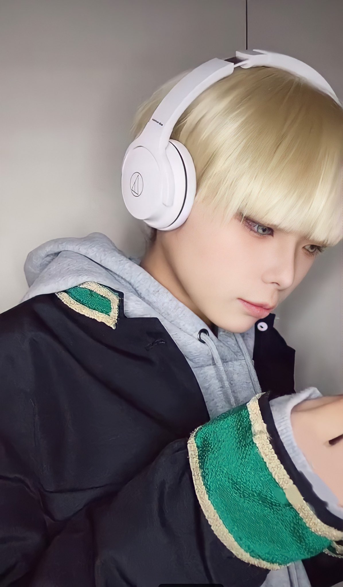 【 匿名発送 】 コスプレ コストモ ウィンブレ 梶蓮 ヘッドフォン付き ウィンドブレーカー 梶蓮 コスプレ - メルカリ