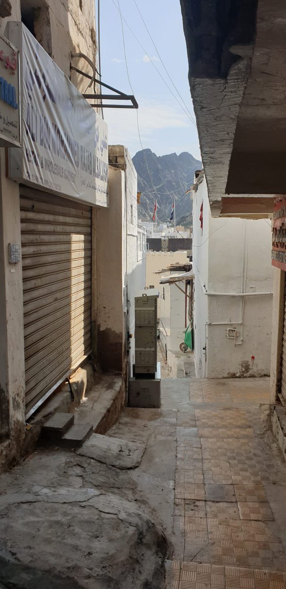 زرت اليوم حلة الجبل في مطرح وهي مجاوره لحلتنا القصاصيب وهي حله رائعه لو تم ترميمها وفتحها كنزل ومحلات ومقاهي بدل من تسكنها العماله الوافده  وهي حله مشابه في تضاريسها مسفاة العبرين في ازقتها وارتفاعها