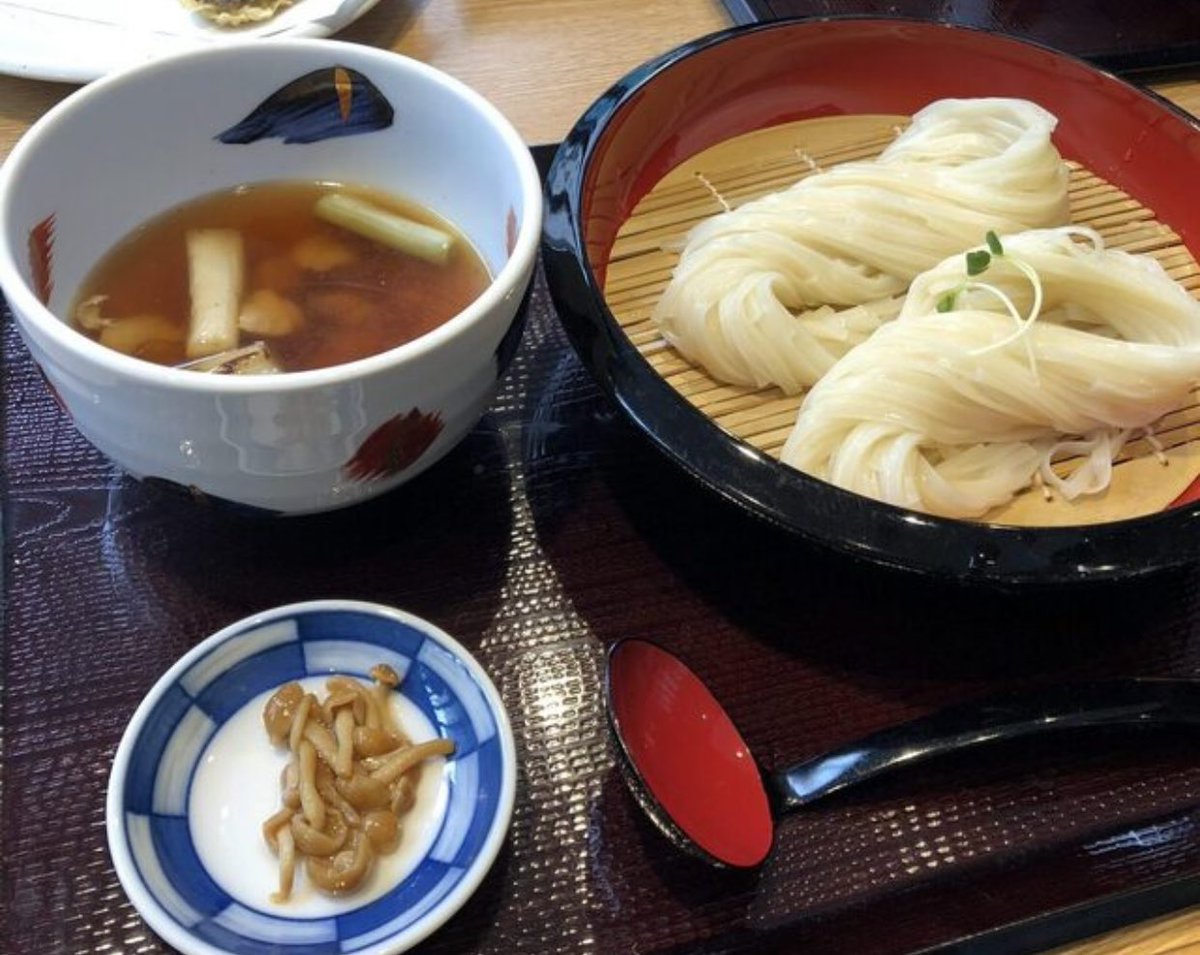 Udon/うどん This is a traditional Japanese dish. This is a thick white noodle made of wheat flour. 