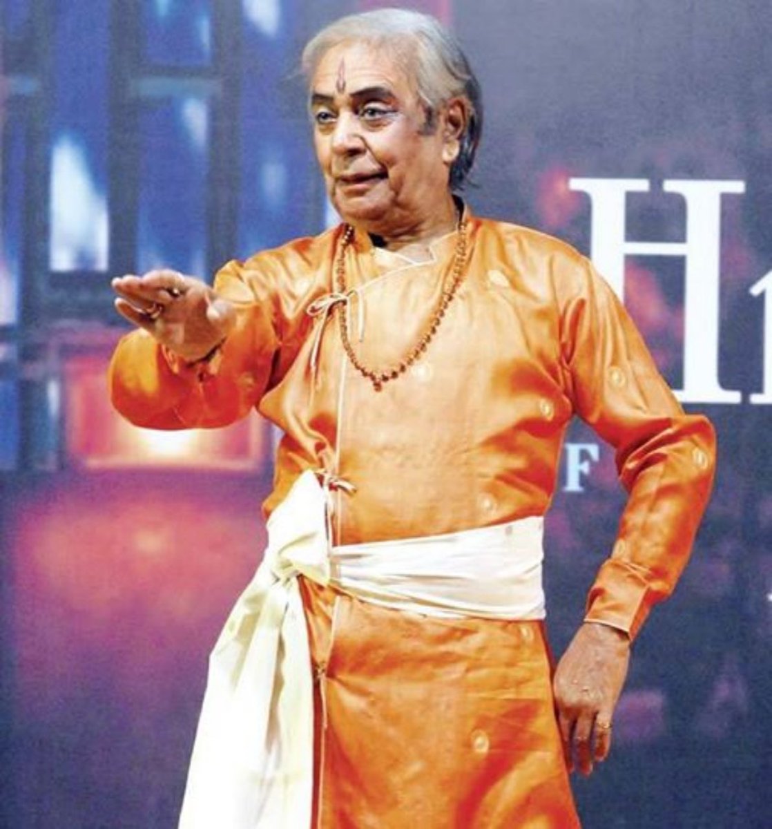 OdissiD's tweet photo. You always live in our heart Great  Pandit Birju Maharaj ji. Om Shanti🙏🙏💐 https://t.co/aEE1nKDPIk
