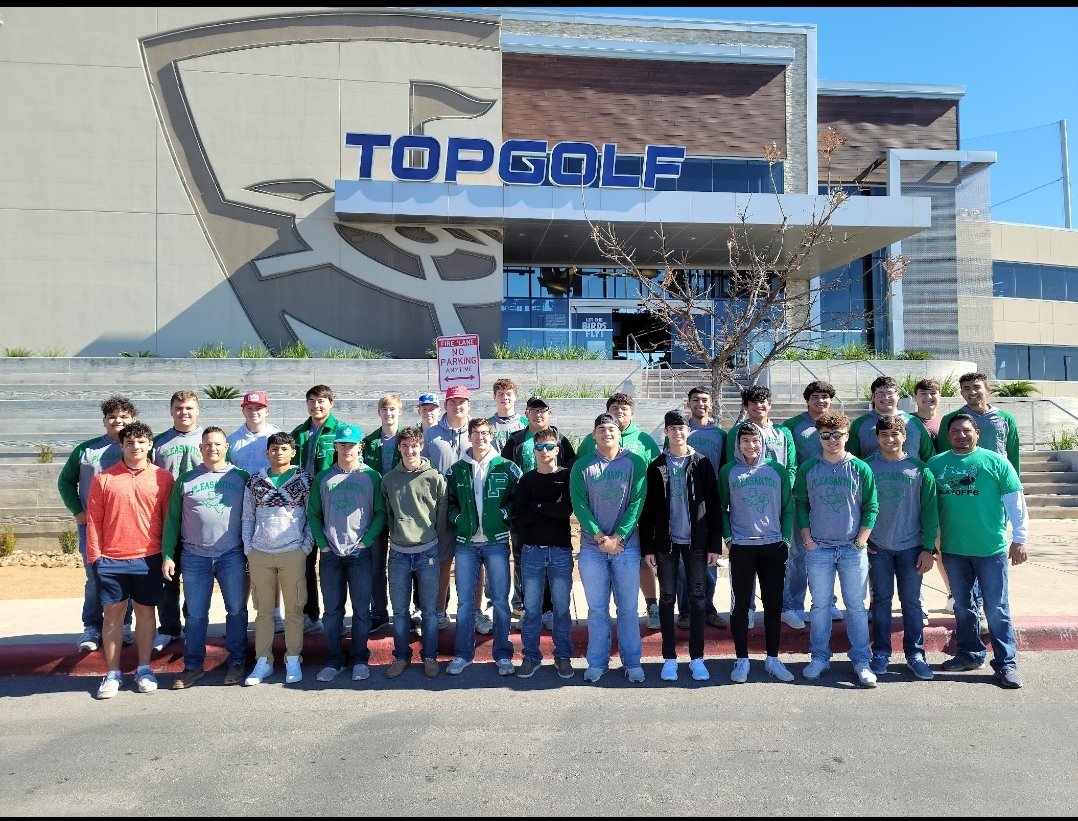 StephanieEichm1's tweet photo. End of a great season celebration with the Varsity Football Team and some of the coaches at Top Golf. Fun was had by all! 💚🦅🏈 @PleasantonFB @PeytonCE58 https://t.co/h8oawnq7Xx