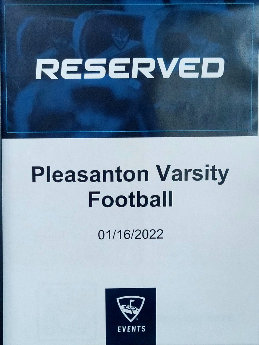 StephanieEichm1's tweet photo. End of a great season celebration with the Varsity Football Team and some of the coaches at Top Golf. Fun was had by all! 💚🦅🏈 @PleasantonFB @PeytonCE58 https://t.co/h8oawnq7Xx
