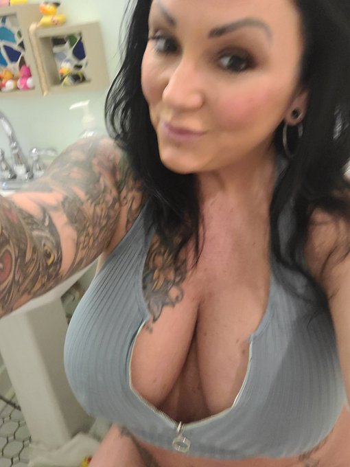 #milfmonday #online #live #skype #Skyprivate  Stop in and warm up!! https://t.co/8Zj0q96ssK<a href="/tag/milfmonday"class="tags">#milfmonday</a><a href="/tag/online"class="tags">#online</a><a href="/tag/live"class="tags">#live</a><a href="/tag/skype"class="tags">#skype</a><a href="/tag/skyprivate"class="tags">#Skyprivate</a>