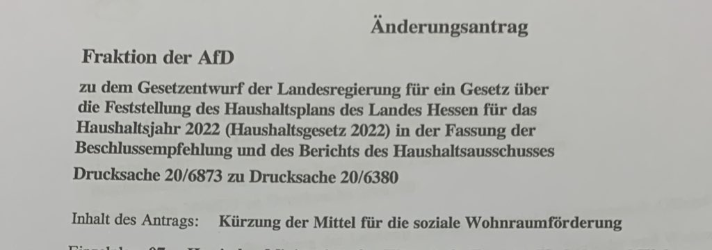 Schwarz auf Weiß: Die geistigen Brandstifter von der hessischen #noafd treten nach unten und machen Politik gegen arme Menschen: die sowieso zu geringen Mittel für soziale Wohnraumförderung wollen sie drastisch (um mehr als die Hälfte) zusammenkürzen . Unerträglich! #Hessen