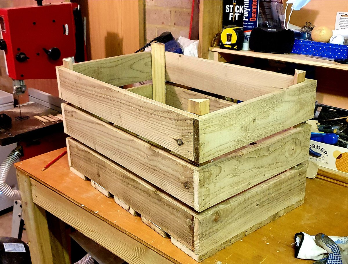 FairbraceM's tweet photo. Turning a pile of wood into a storage box...luv woodworking. #wood #rustic #storage #farmlook #natural https://t.co/Hv6nrgeH2Q