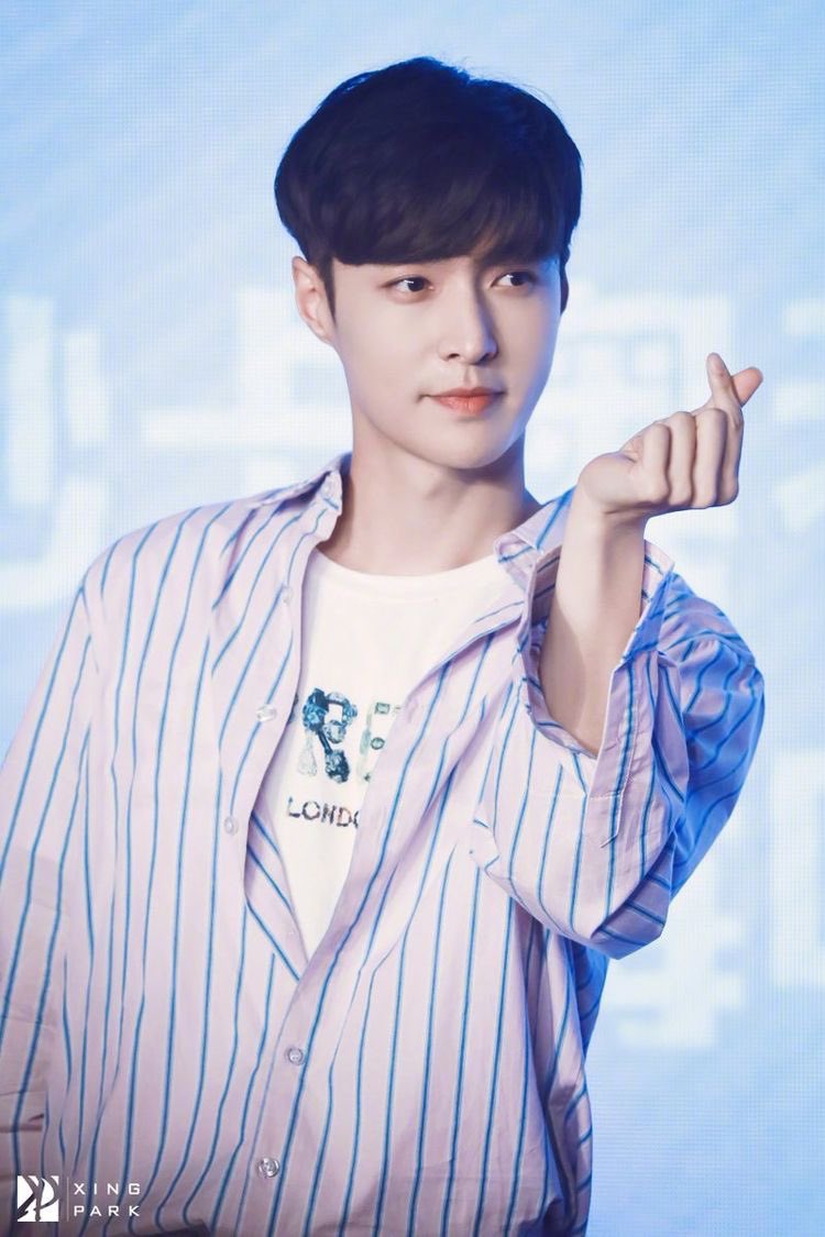 Happy 10th years with yixing 💜

#10YearsWithLay
#10YearsWithYixing