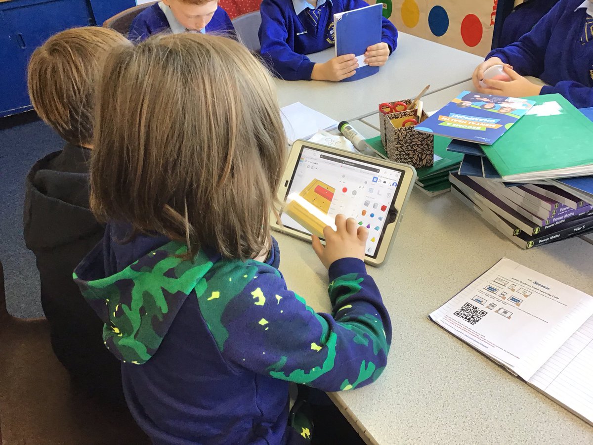 FrodManor's tweet photo. Master designers and architects in Shakespeare class! We are using Tinkercad to make our own 3D designs of Aztec temples. #manorhousecomputing https://t.co/d3GqJ8XvGy